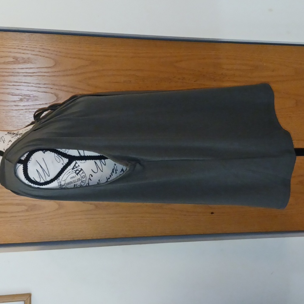 Women's Top - Picture 3 of 6